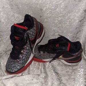 Mens Size 9 Nike Sneakers.